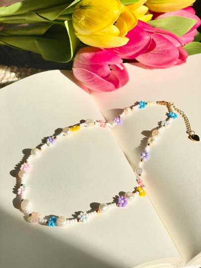 Beaded Baroque Pearl Necklace with multi-color Daisy Flower