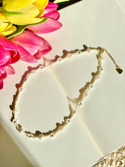 White Daisy Flower Beaded Necklace with Freshwater Pearls