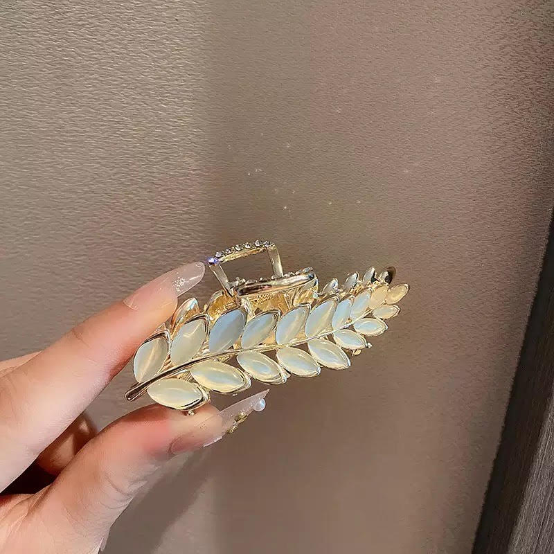 Vintage Opal Hairclaw