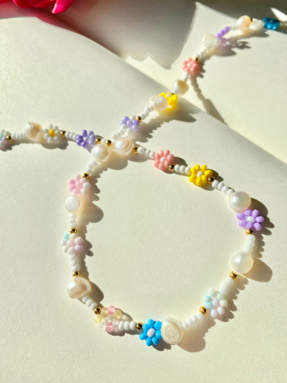 Beaded Baroque Pearl Necklace with multi-color Daisy Flower