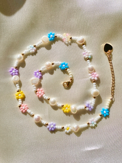 Beaded Baroque Pearl Necklace with multi-color Daisy Flower