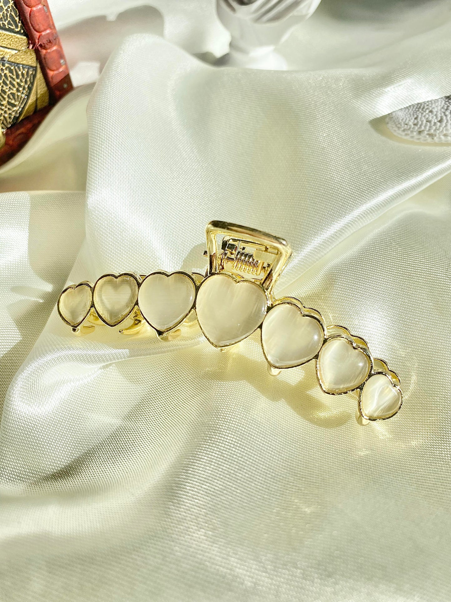 Vintage Opal Hairclaw